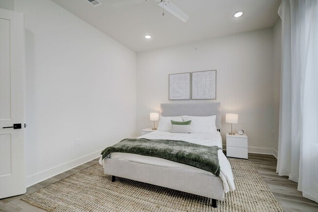 Building Photo - University Oaks – Modern Luxury Living in the Heart of Houston