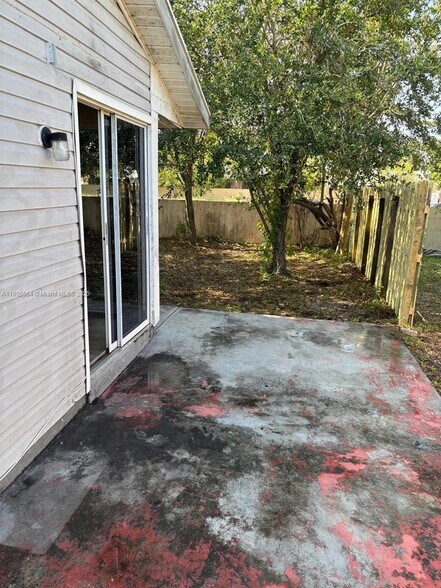 Building Photo - 9761 W Heather Ln