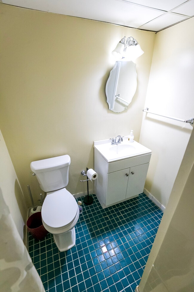 Building Photo - 5501 Auth Rd