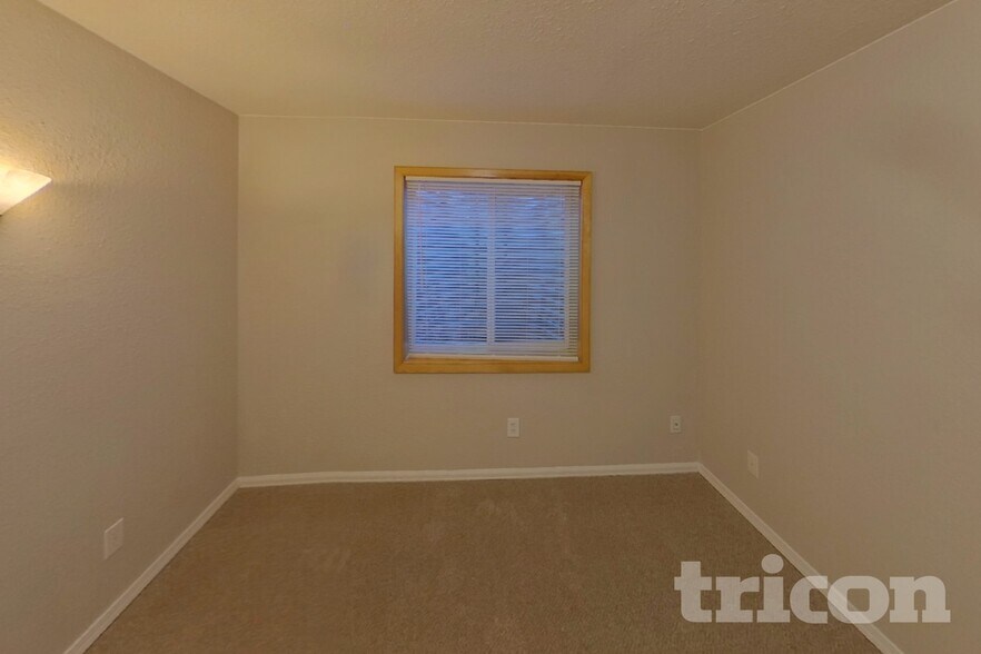 Building Photo - 656 Golden Eagle Dr