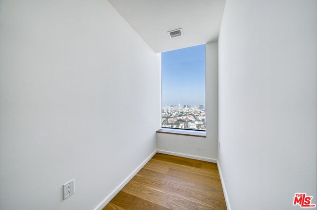 Building Photo - 889 Francisco St