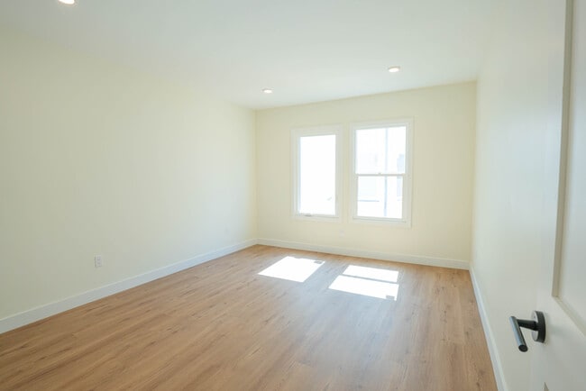 Building Photo - 1036 Westmoreland Ave