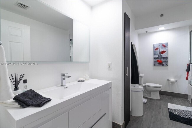 Building Photo - 3165 NE 184th St