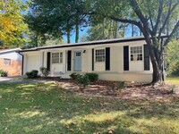 Building Photo - Cute and Cozy in College Park!