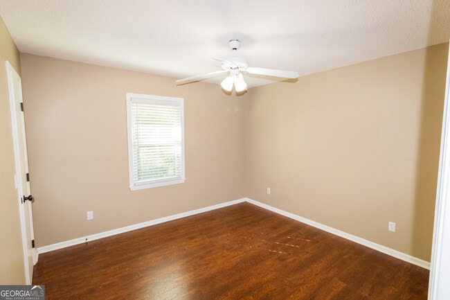 Building Photo - 105 Circle Dr