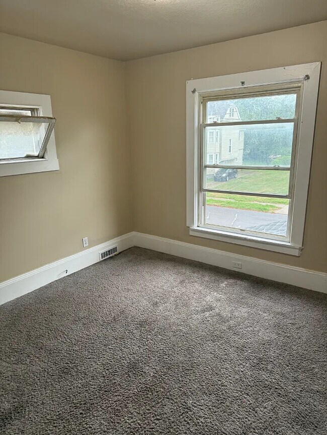 Building Photo - 536 E 123rd St