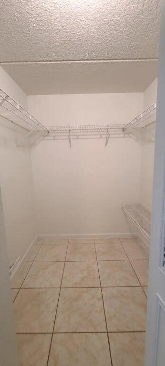 Building Photo - 600 Village Green Ct