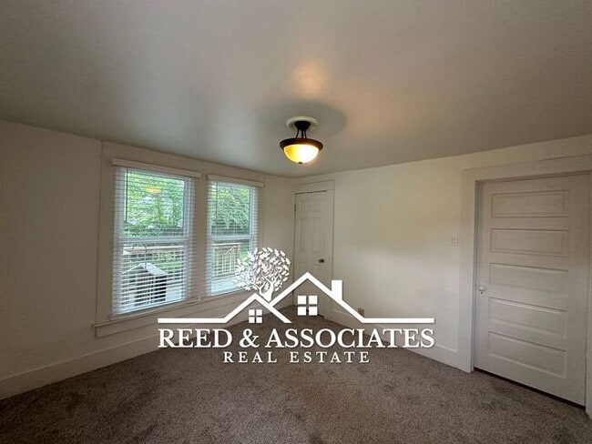Building Photo - Spacious 5-Bedroom - Copper Young Area