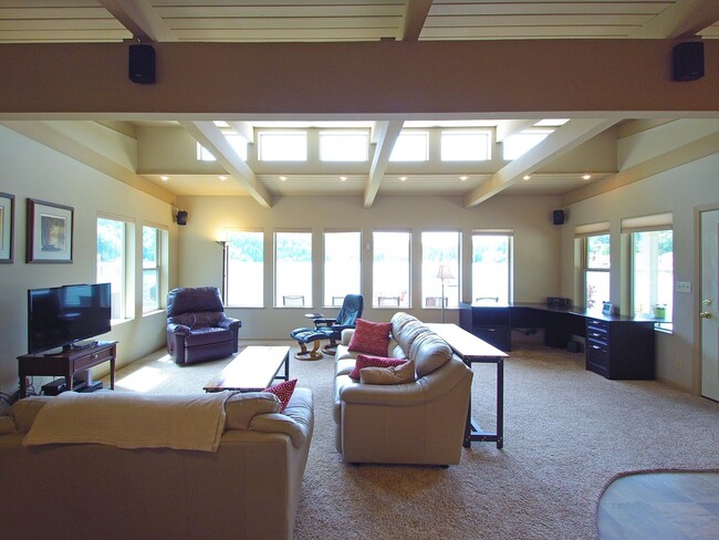 Building Photo - Lake Sutherland Home For Lease!