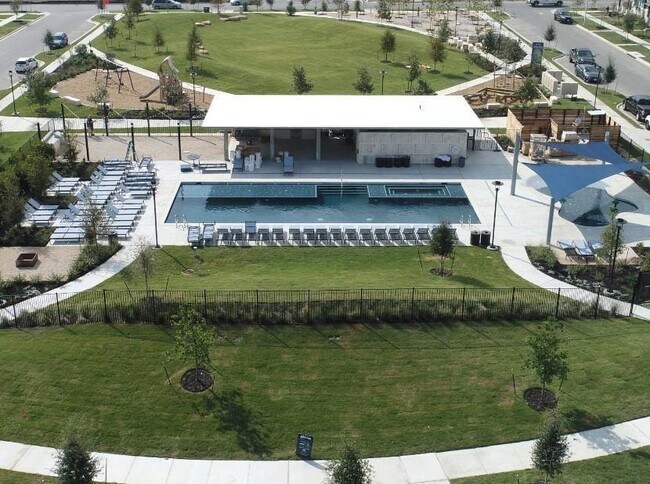 Building Photo - Baythorne Dr