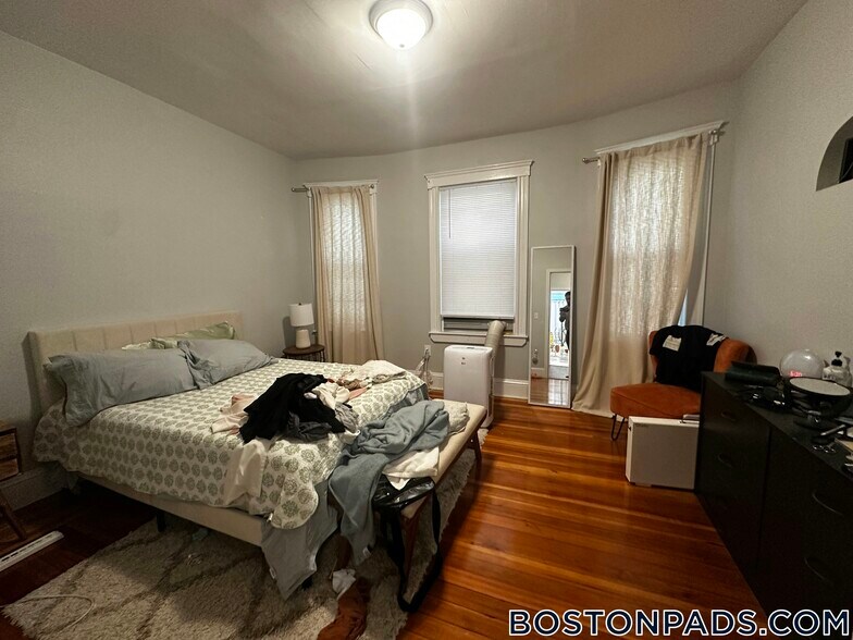 Building Photo - 108 Callender St