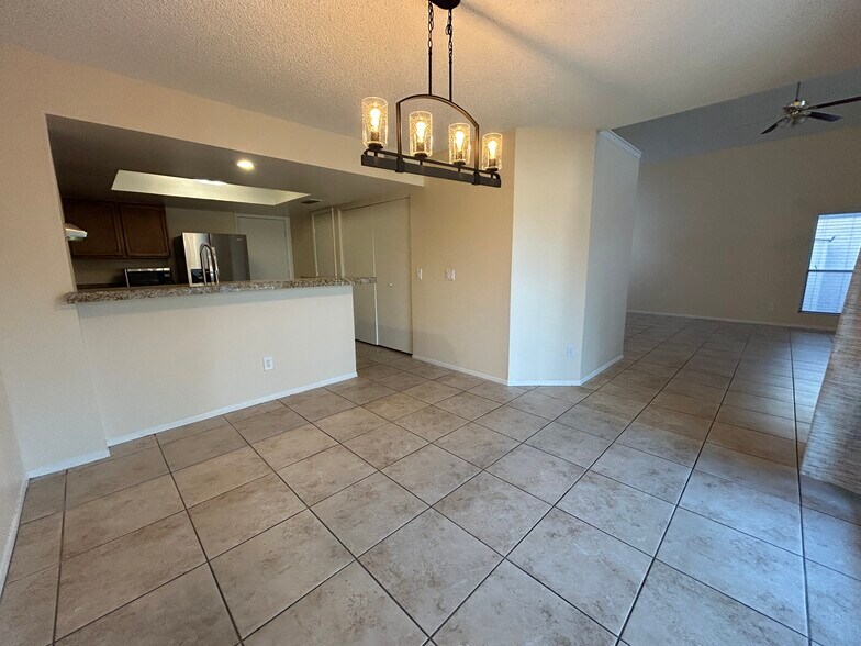 Building Photo - 505 E Kerry Ln