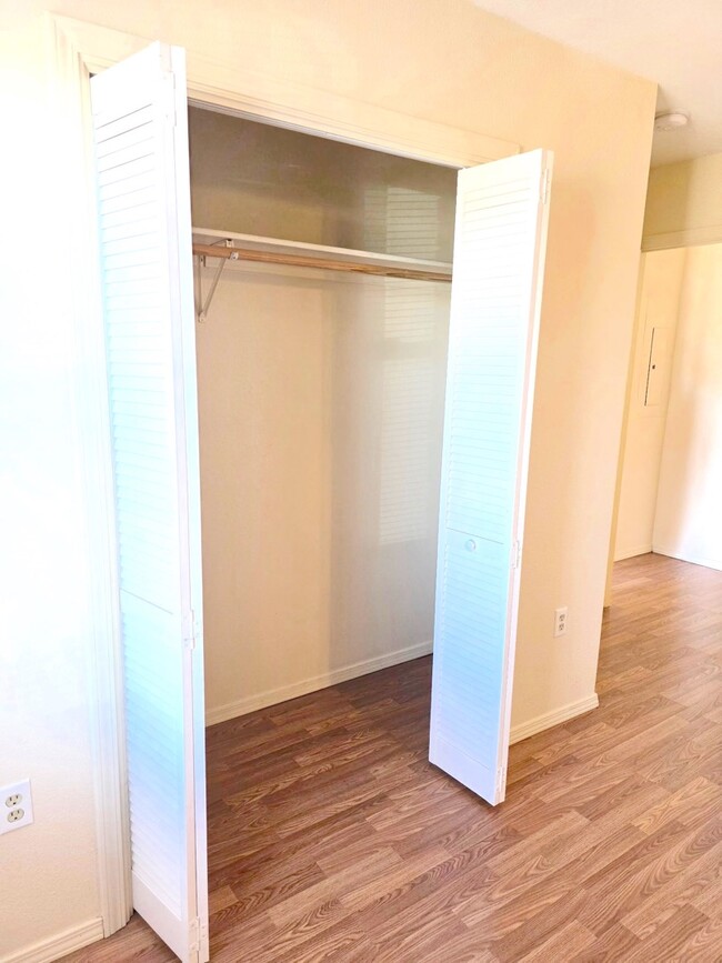 Building Photo - 129 Townsgate Plaza