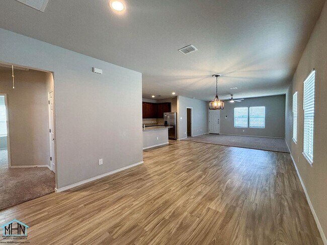 Building Photo - Inviting 3-bedroom, 2-bathroom House, Epitome of Comfort and Style!