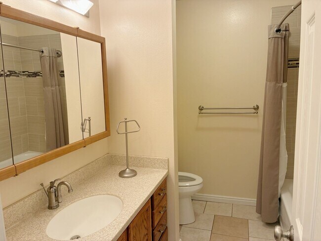 Building Photo - Spacious 5 Bed, 3 Bath Home for Rent in Idaho Falls!