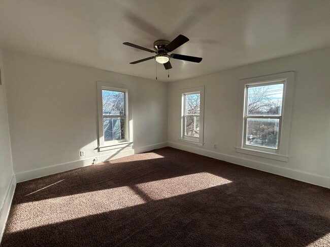 Building Photo - ET1608 E 12th St