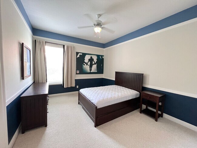 Building Photo - GORGEOUS SINGLE FAMILY HOME - PROPERTY  FU...
