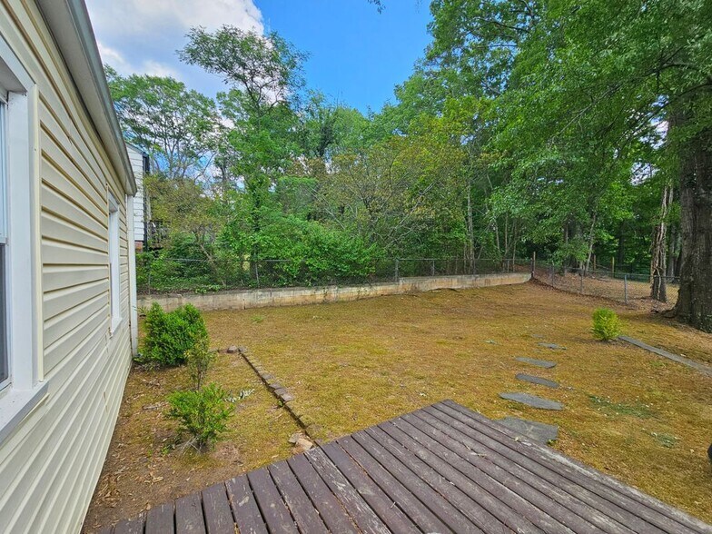 Building Photo - 276 Frasier St SE