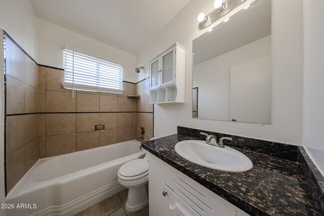 Building Photo - 2340 W Osborn Rd