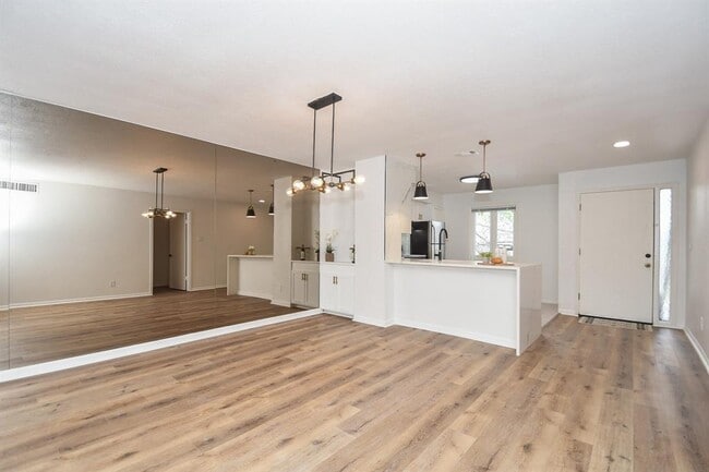 Building Photo - 6529 Bayou Glen Rd