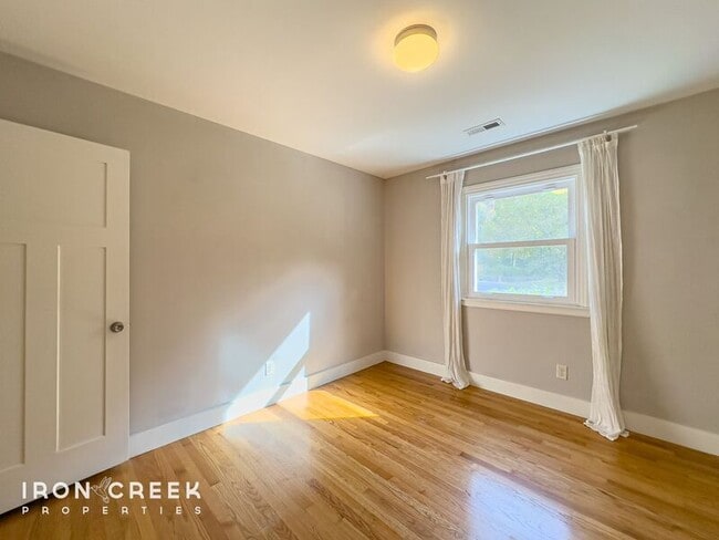 Building Photo - 12 Chateau Pl