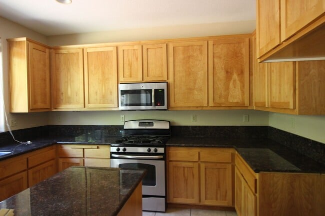 Building Photo - 4 Bedroom Home in Cloverdale