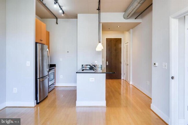 Building Photo - 520 John Carlyle St