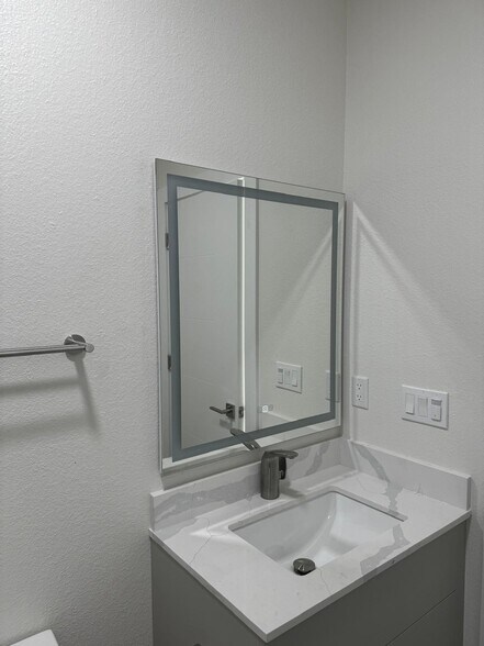 Building Photo - 2125 Moffett Rd