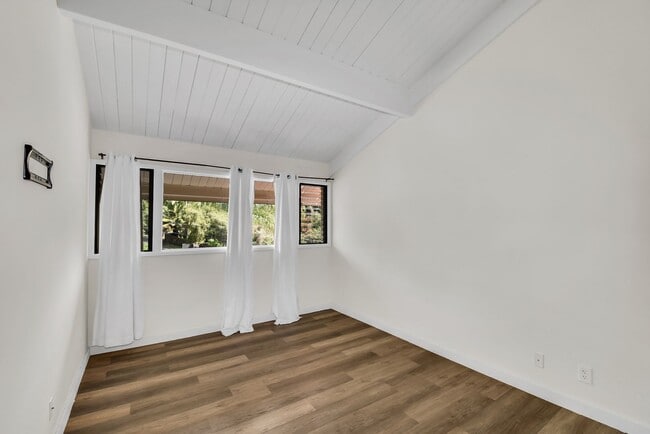 Building Photo - Modern 2 Bedroom 2 Bathroom Ocean View Con...