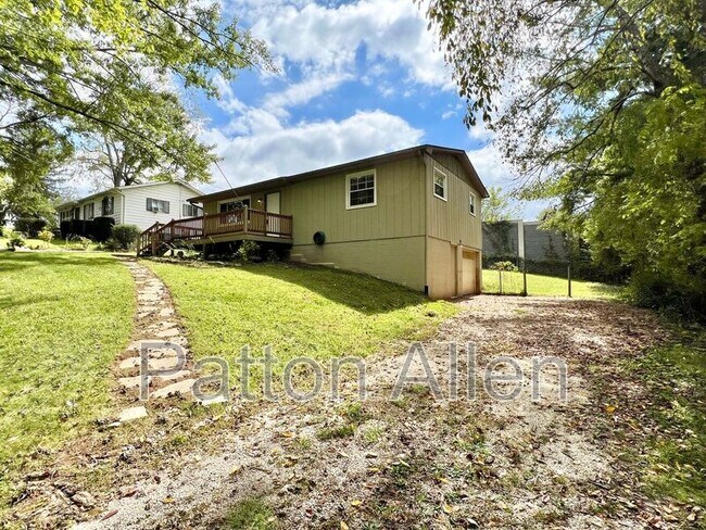 Building Photo - 26 Pine Ln