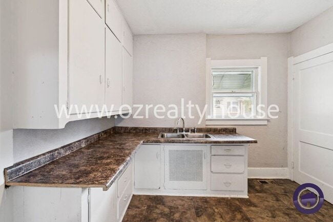 Building Photo - 4130 Asbury Dr