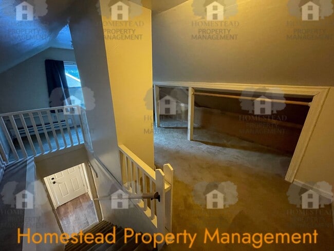 Building Photo - CHECK OUT THIS HUGE YARD!