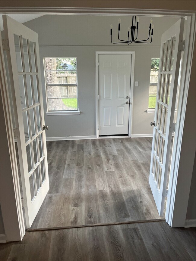 Building Photo - 7202 Carver Ave