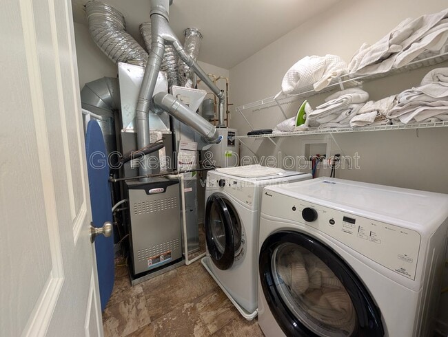 Building Photo - 646 Vine St