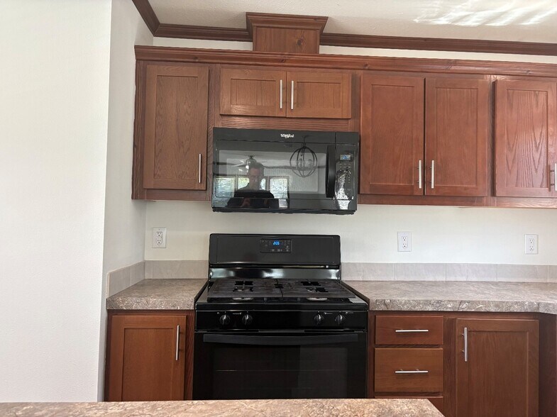 Building Photo - 2431 Four Seasons Dr