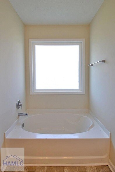 Building Photo - 260 Whippoorwill Wy NE