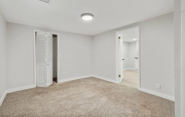 Building Photo - Charming 2 Bedroom Home on a Large Private Lot!