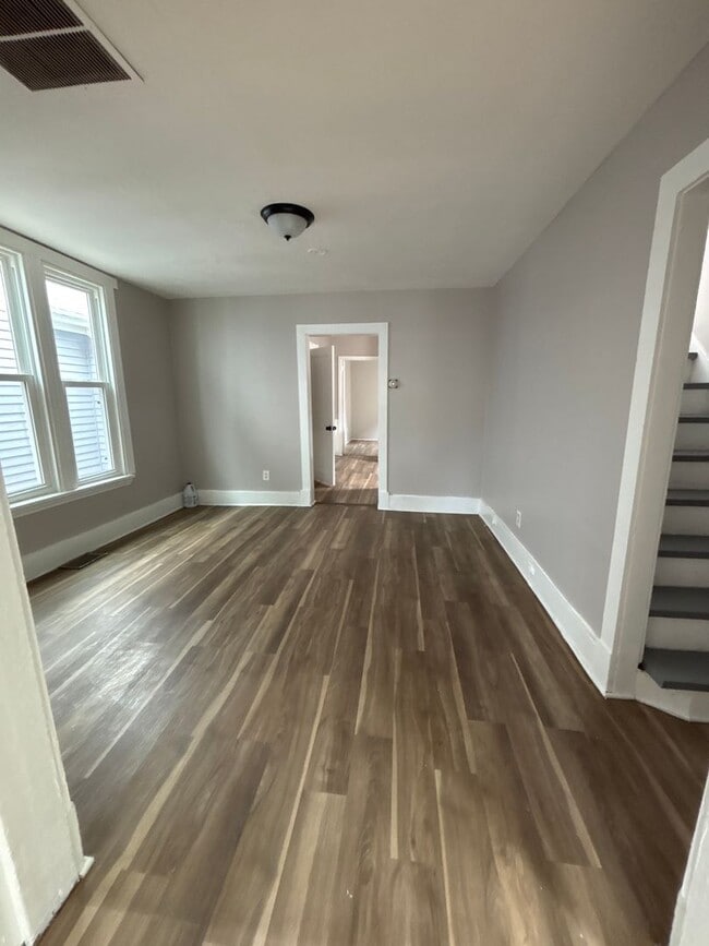 Building Photo - Beautiful 3 bedrrom 1 bathroom House in Mi...