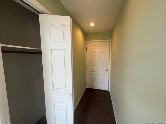 Building Photo - 558 Connecticut Ave