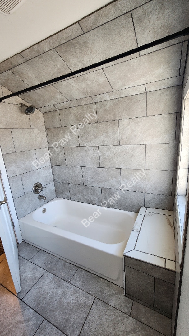 Building Photo - 1007 W 29th St
