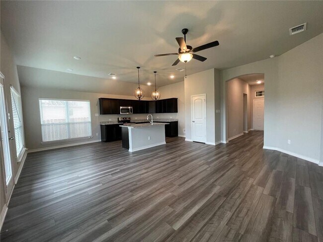 Building Photo - 806 Hollyhock Dr