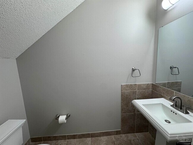 Building Photo - 2703 Bay Club Dr