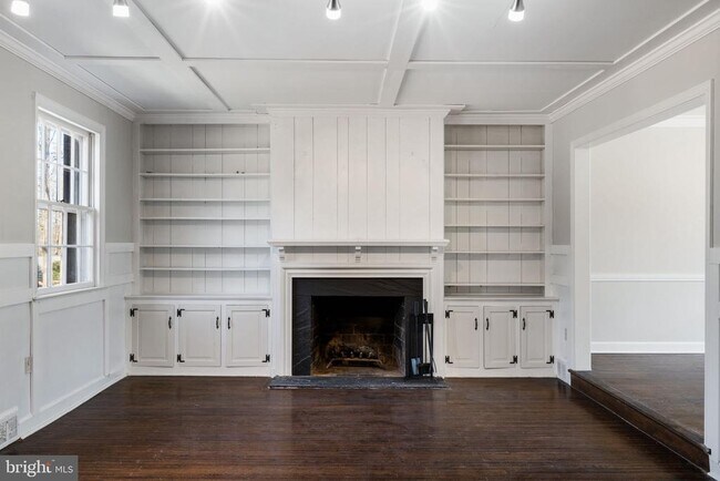 Building Photo - 310 Pine Tree Rd
