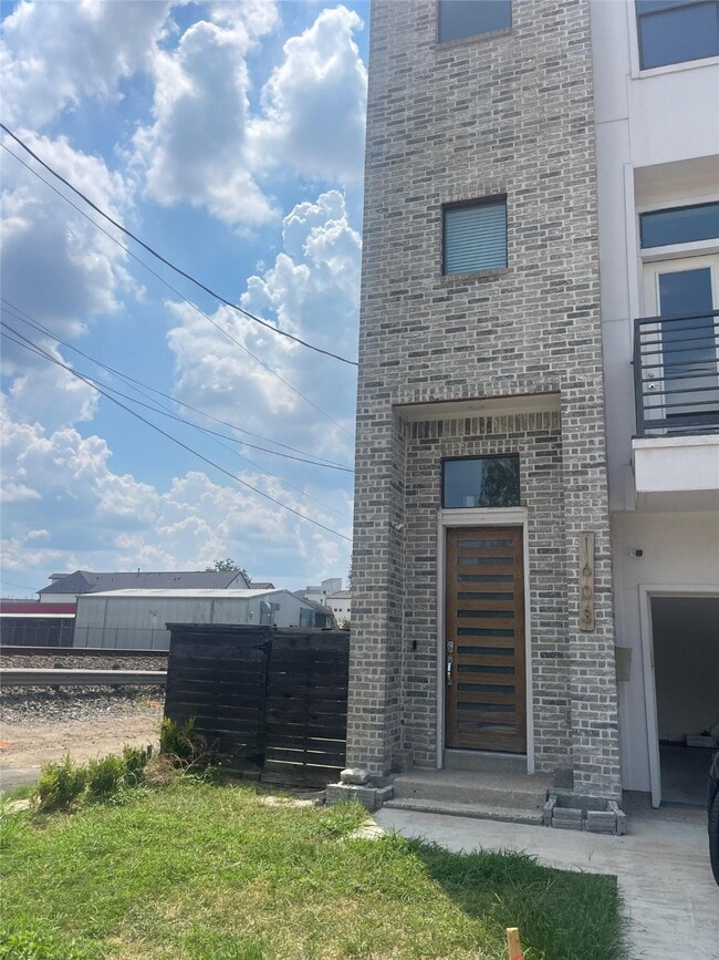 Building Photo - 1603 Holly St