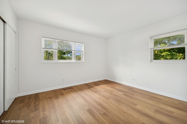Building Photo - 528 Poplar Dr