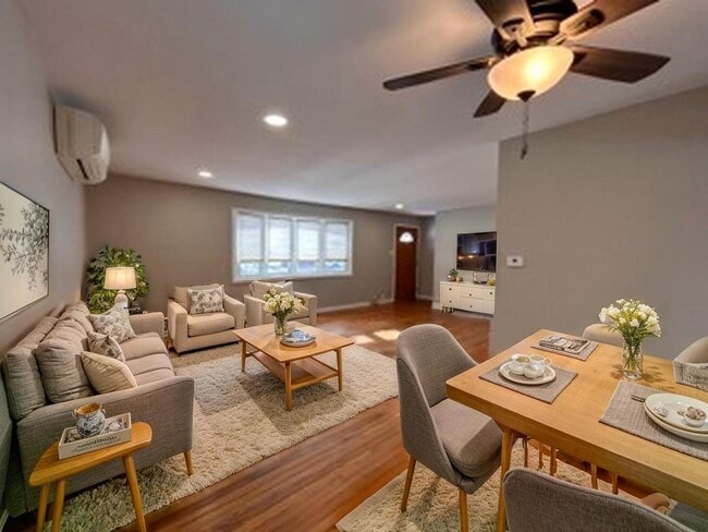 Building Photo - 326 W Adams St