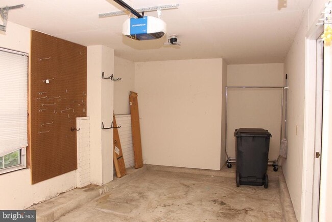 Building Photo - 301 Shaw Ct