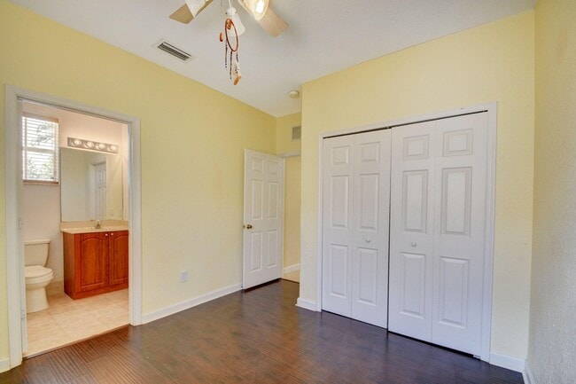 Building Photo - 10537 Galleria St