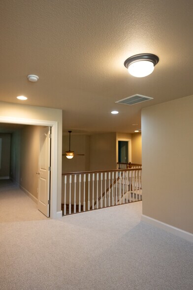 Building Photo - 15550 SW Cynthia Ln