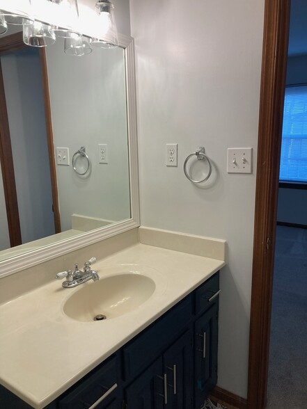 Primary ensuite Bath - 97 Wellesley Dr